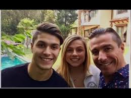 Está queriendo hacer lo mismo. Hijo De Solabarrieta En Chile Con Polola Podran Dormir Juntos Sqp Youtube