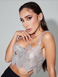 Jimena Ramírez creó AuRea, su marca de trajes de baño que busca resaltar la  belleza femenina. instagram.com/jimeramirezs "Quiero que todas las mujeres  veamos que somos hermosas y tenemos un cuerpo perfecto".  instagram.com/aureamulier