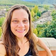 Elaine Sammons's Instagram, Twitter & Facebook