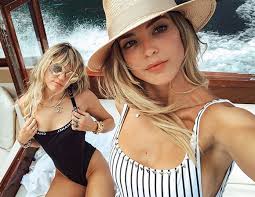 From her facebook mam wine memes to her quirky fashion shows among these was a comment from miley cyrus, who simply wrote: Miley Cyrus Speaks Out After Liam Hemsworth Files For Divorce Celebritytalker Com