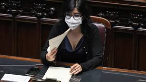 La #dadone, piuttosto che lavorare, pensa ad attaccare @matteosalvinimi. Fv0bvosnyu6fom