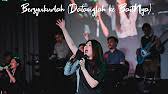 Lagu rohani dan lirik bersyukurlah datanglah ke baitnya. Bersyukurlah Datanglah Ke Baitnya Bethany Sydney Youtube