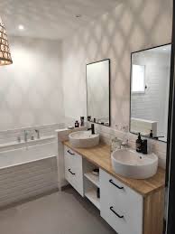 En revanche, le meuble sous vasque de 120 cm conviendra plutôt aux grandes salles de bain et aux familles nombreuses. Bathroom White And Wood Meuble Salle De Bain Ikea Meuble Salle De Bain Leroy Merlin Meuble Sous Vasque Salle De Bains