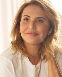 Primeiro post do ano e já começo com o coração cheio de gratidão e  esperança! ✨ O Ano Novo sempre traz essa sensação de renovação, como se o  mundo nos desse uma