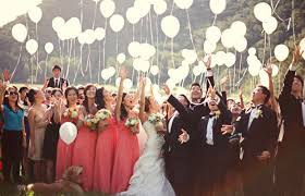 Another Balloons Idea The Guests Could Let Them Go When You Say Your I Do S From Their Chairs Could Have Som Luftballons Hochzeit Ballons Hochzeit Hochzeit