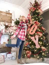 Today i'm going to show you how to create beautiful my other favorite stores for christmas decor are hobby lobby, joann and michaels, especially when their stuff goes on sale. A Farmhouse Christmas With Hobby Lobby The Pickled Rose