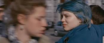 Sa vie bascule le jour où elle rencontre emma, une jeune femme aux cheveux bleus. J E S S I E L E I G H Blue Is The Warmest Colour Warm Colors Color