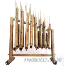 Berasal dari daerah manakah alat musik kolintang (kulintang)? Gambar Alat Musik Angklung