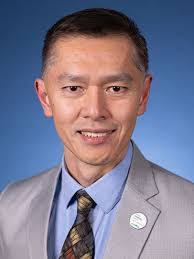 Douglas Dee's Instagram, Twitter & Facebook