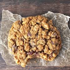 Biscuits A La Melasse Avoine Et Chocolat Roxanne Cuisine Recettes De Katherine Roxanne Veilleux Recipe Oatmeal Cookies Chewy Oatmeal Cookie Recipes Chocolate Chip Oatmeal