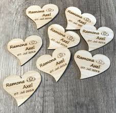 Personalisierte geschenke für viele anlässe! 25 Streudeko Holz Herz Tischdeko Braut Brautigam Name Datum Hochzeit Deko 6 Cm Ebay Streudeko Hochzeit Holz Herz Braut Brautigam