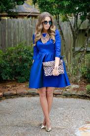 Debemos desterrar el marino de las camisas a rayas y de lo mejor que podemos hacer es jugar al mix and match con él. Como Combinar Un Vestido Azul 20 Looks