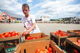 Food fight highlights packed day at Pittston Tomato Festival