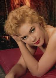 Stella Stevens. I almost forgot about her! She was in so many movies back  then 🙂❤️