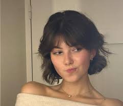 Hair dresser for textured bob with bangs?