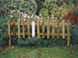 Pin By Christi Aaron On Garden Fences And Gates Garden Borders Small Garden Borders Garden Fencing