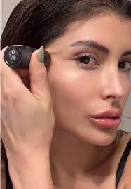 Kelly Braun's Instagram, Twitter & Facebook