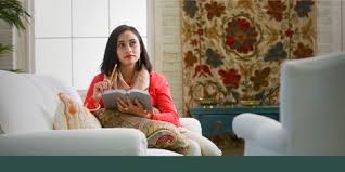 una hermana dedica tiempo a estudiar la biblia y meditar en ella ideias para apresentacoes testemunhas de jeova ideias