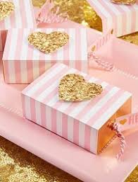 Vous pourrez opter pour des pochons à dragées en lin. Decouvrez Nos Idees De Cadeau Pour Vos Invites De Mariage