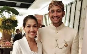 Tokoh utama dalam novel penjara hati sang ceo adalah aleadra. Kisah Cinta Tora Mieke Berawal Dari Skandal