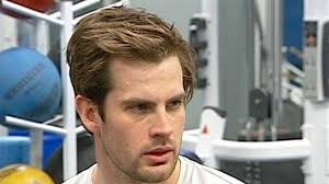 Royals reach 1-year deal with pitcher Aaron Crow