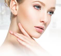 Der sogenannte dermaroller ist bei dermatologen genauso beliebt wie bei anwendern. Microneedling Schonheitsklinik Proaesthetic