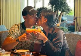 Toca a todos: Ronaldo e Georgina Rodríguez esperam 40 min por mesa em restaurante
