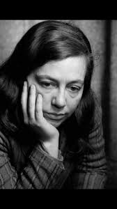 Madrigal Ojos claros, serenos, si de un dulce mirar sois alabados, ¿por  qué, si me miráis, miráis airados? Si cuanto más piadosos, más bellos  parecéis a aquel que os mira, no me