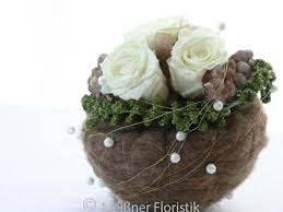 Gesteck Kugel Tischdeko Hochzeit Creme Braun Tischdeko Hochzeit Blumenkugel Blumengestecke