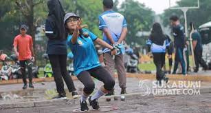 Kali ini olahraga petanque kembali diperkenalkan melalui ajang turnamen yang digelar klub petanque nagawiru kabupaten ciamis. Nonton Battle Petanque Olahraga Asal Prancis Di Lapang Merdeka Kota Sukabumi
