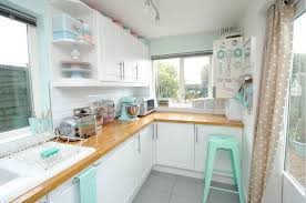 Peinture Cuisine Quelles Sont Les Couleurs Tendance En 2020 En 2020 Peinture Cuisine Design Interieur Vintage Plan De Travail Bois