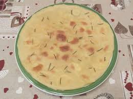 Livellate il composto in modo tale da distribuirlo uniformemente, passate. Ricetta Schiacciata Di Patate Dolcidee