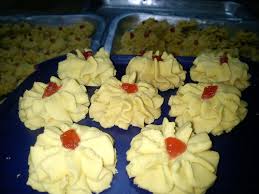 Cukup mudah membuat biskut raya ni. Resepi Kuih Dahlia