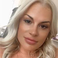 Samantha Saunders's Instagram, Twitter & Facebook