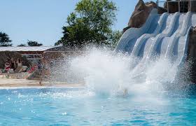Camping De Bretagne 4 Etoiles Avec Piscine Couverte Et Chauffee Piscine Couverte Camping Piscine
