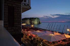 Réserver detective hotel, etretat sur tripadvisor : Hotel Restaurant Le Corsaire Reviews Etretat France Tripadvisor