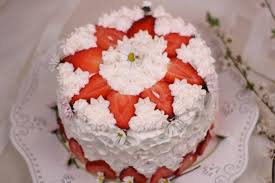 Amo preparare la panna cotta con la frutta perché come dolce al cucchiaio lascia molto margine per personalizzazioni e nuovi accostamenti. Torta Panna E Fragole Un Tripudio Di Dolce Beatitudine