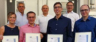 Computer-L.A.N. ehrt vier Mitarbeiter für langjährige Betriebszugehörigkeit