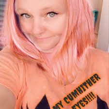 Leanna Kay's Instagram, Twitter & Facebook