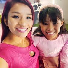 Feliz Navidad" que en sus hogares la gracia de Dios sea derramada y los  bendiga con salud y prosperidad 🌲💚❤💛😇🙏🏼🌟 Disfrutando de mi mejor  compañía, mis hijos 🌲🥳👩‍👧‍👦🥰 Los amores de mi