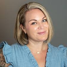 Lena Dobson's Instagram, Twitter & Facebook