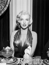 Best madison monroe dinner from 17 best images about period plates on pinterest. Marilyn Monroe In 17 Of Her Most Beautiful Evening Looks Vogue Paris