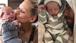La foto de enrique iglesias con su bebé superó el millón de likes y logró cientos de comentarios pues muestra el lado más paternal. Enrique Iglesias Y Anna Kournikova Presentan A Sus Hijos As Mexico
