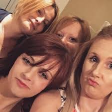 Laura Crew (@lolcrewie)