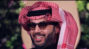 El Almería necesita de su hombre gol y el presidente lo puede perder.