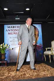 Maybe you would like to learn more about one of these? A Sus 86 Anos Marco Antonio Muniz Sufre Fuertes Dolores Que A Veces Le Impiden Caminar Famosos Univision