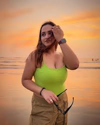 Aliya Naaz - Free pics, galleries & more at Babepedia