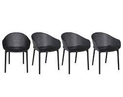 L'aspect « nature » grâce aux pieds en bois vous apportera le côté nordique. Chaises Design Empilables Noires Interieur Exterieur Lot De 4 Oskol Miliboo