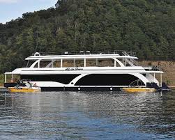 Energy Efficient Extreme Houseboat Featured On The Travel Channel From Stardust Cruisers House Boat Travel Channel Boat