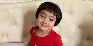 Anak lelaki biasanya diberikan potongan rambut cepak atau pendek agar kelihatan rapi. Potret Terbaru Raffatar Habis Potong Rambut Poninya Curi Perhatian Merdeka Com